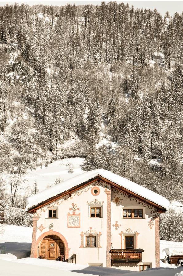 Chasa Curtins Appartement Valchava Buitenkant foto